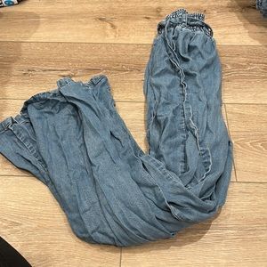 Stretchy waist, Flowy, looks like jeans, Altar’d state, size small